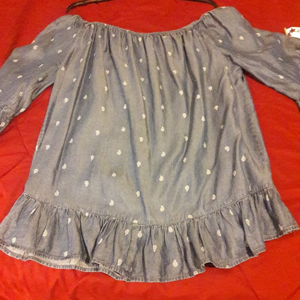 Off sholder light denim shirt